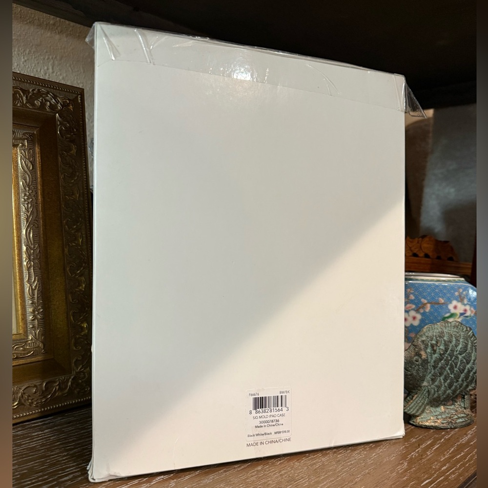 Coach Signature Monogram IPad Protective Case - Picture 9 of 9